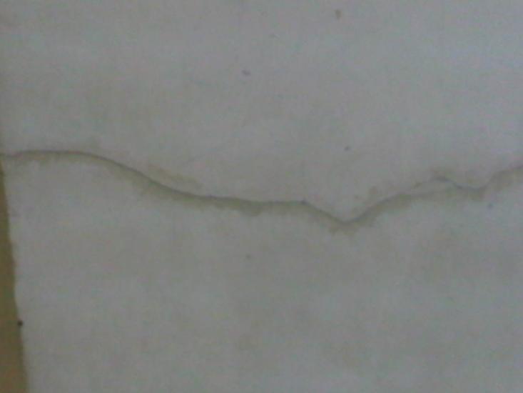 Retakan Dinding telah didempul